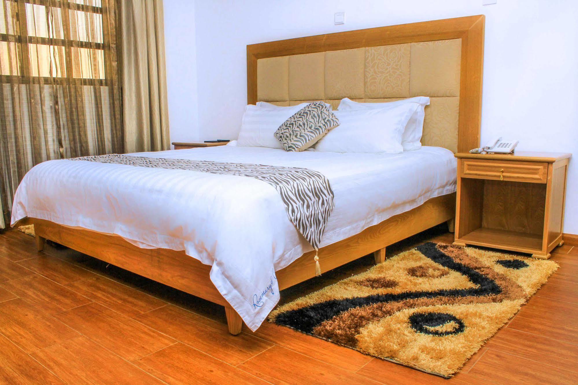 Rosemary Courts Bed and Breakfast Entebbe Exteriör bild